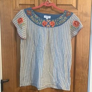 Cute boutique floral top.